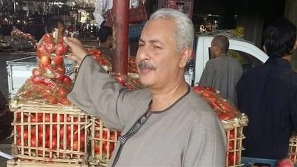 نقيب الفلاحين يكشف مفاجآت صادمة بشأن طماطم عضة الثعبانقال حسين عبدالرحمن أبو صدام الخبير الزراعي ونقيب عام الفلاحين إن المقطع الصوتي المتداول، الذي يحذر من طماطم تحتوي على ثقوب سود