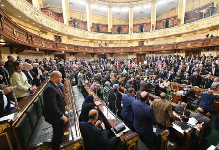 مجلس النواب يحيل بيان كامل الوزير إلى لجنة مشتركة أحال المستشار الدكتور حنفي جبالي، رئيس مجلس النواب، بيان الفريق كامل الوزير، نائب رئيس الوزراء للتنمية الصناعية ووزير وزارتي النقل