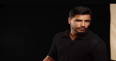 المخرج قصي الياس وروتانا يقدمان حب عشرة لمهند المرسومي كتبت: سميرة نوح. في مفاجأة سارة لعشاق الموسيقى العربية، أعلن المخرج المبدع قصي الياس عن تعاونه الأول مع عملاق الإنتاج الفني ر