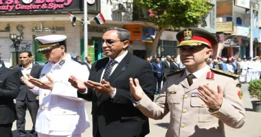 قنا ممدوح السنبسى بمناسبة الذكرى ال 51 لانتصارات أكتوبر المجيدة .. محافظ قنا يضع إكليلا من الزهور على النصب التذكاري لشهداء المحافظة وضع الدكتور خالد