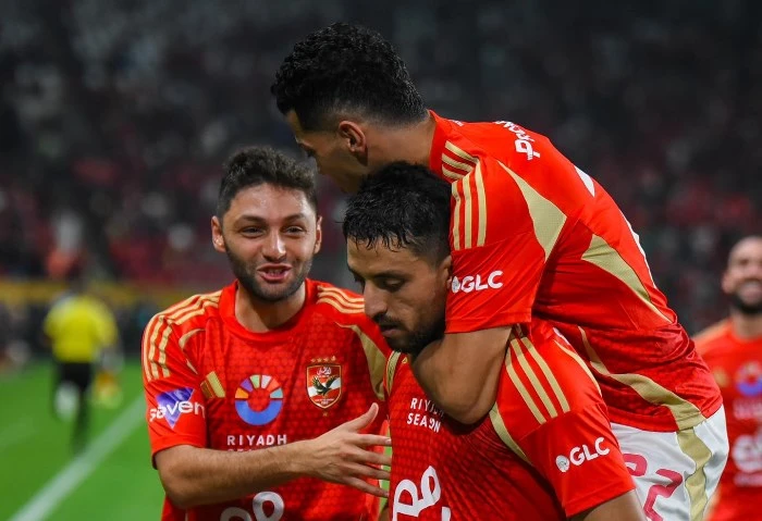 الأهلي يصدم لاعبيه بقرار حاسم عقب التأهل لنهائي السوبر المصري وجه النادي الأهلي برئاسة محمود الخطيب، صدمة إلى لاعبي الفريق الأول لكرة القدم، عقب الفوز ضد سيراميكا كليوباترا، بهدفين