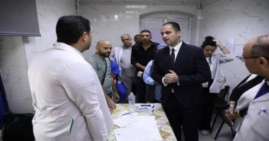 متابعة سيد زعزوع نائب وزير الصحة يتفقد مستشفى المنيرة العام ويوجه بصرف مكافأة مالية وجه الدكتور محمد الطيب نائب وزير الصحة والسكان، بصرف مكافأة مالية