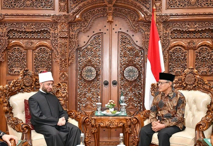 وزير الأوقاف يزور أكبر المؤسسات الدينية في إندونيسيا زار الدكتور أسامة الأزهري، وزير الأوقاف، والسفير ياسر الشيمي سفير مصر بإندونيسيا، والوفد المرافق، كبرى المؤسسات الدينية بدولة إ