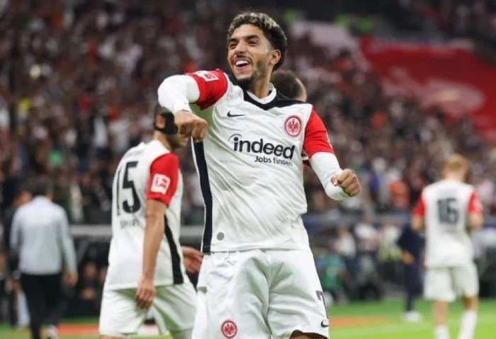 شاهد هدف مرموش الثاني في مرمي بايرن ميونخ (فيديو) سجل النجم المصري عمر مرموش الهدف الثالث لفريقه والثاني له في مرمي بايرن ميونخ بعد انطلاقة قوية