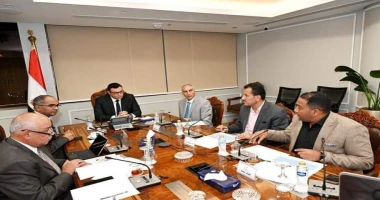 وزير الإسكان يتابع منظومة الصرف الصحى والصناعى بالعاشر من رمضان. متابعة سيد زعزوع عقد المهندس شريف الشربيني، وزير الإسكان والمرافق والمجتمعات