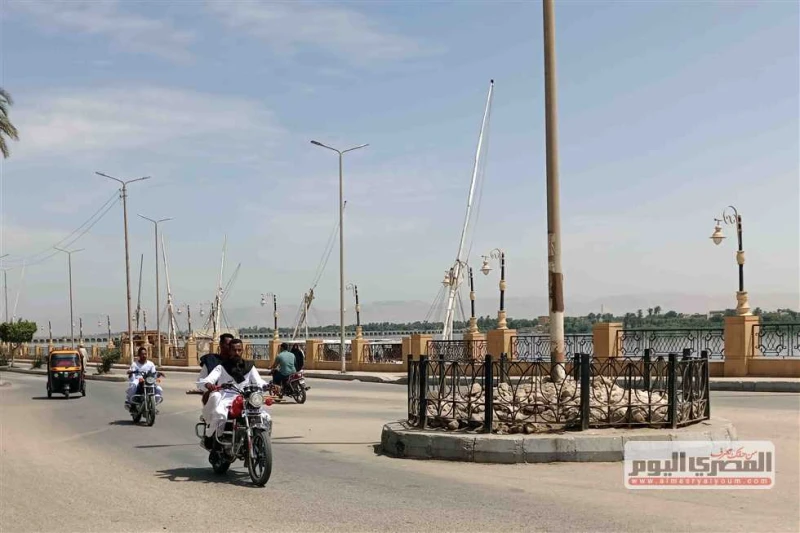 تحذير من التقلبات الجوية.. تعرف على طقس الأقصر اليوم السبت 2024 تشهد مدينة الأقصر مساء اليوم، هبوب رياح متوسطة السرعة وتكون الطقس معتدلا على كافة الأنحاء ، فيما تحذر الأرصاد الجوية