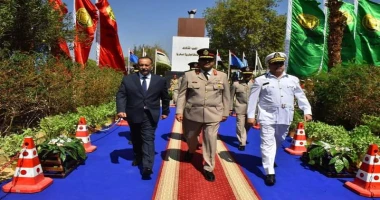 أسيوط سيد زعزوع محافظ أسيوط وقائد المنطقة الجنوبية العسكرية يضعان إكليل من الزهور على النصب التذكاري للجندي المجهول شارك اللواء دكتور هشام أبوالنصر محافظ أسيوط ،اللواء أركان حرب عم