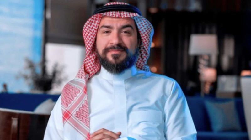 محمد القس.. من مسارح حمص إلى شاشات المملكة يعد الفنان محمد القس واحدا من أبرز الوجوه الفنية التي مزجت بين الثقافة السورية والخليجية، واستطاع أن ينقل تجربته الخاصة بين البيئتين بنجا