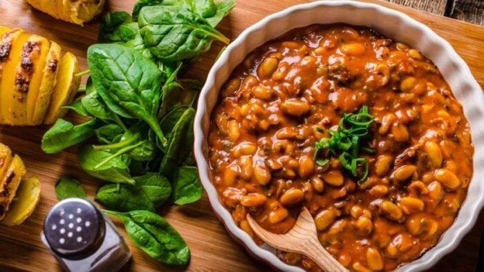 أحسن من المحلات.. طريقة تحضير الفول الإسكندرانيطريقة تحضير الفول الإسكندراني.. الفول من الوصفات الشعبية الأصيلة السهلة والمحببة للمصريين على الإفطار