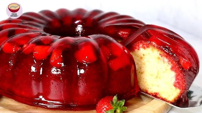 طريقة تحضير كيكة الجيلي والفراولة في المنزل.. وصفة سهلة ومكونات بسيطةكيكة الجيلي والفراولة.. كيكة الجيلي والفراولة من الحلويات المحببة لدى الكثيرين،