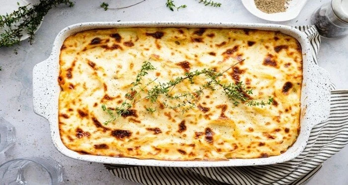 خطوة بخطوة.. طريقة عمل مكرونة البشاميل بالجبنة في المنزلطريقة عمل مكرونة البشاميل بالجبنة.. يبحث العديد من ربات المنزل والسيدات المتزوجين حديثا، ومحبي وصفات المكرونة المتنوعة، عن ط