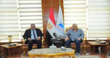 كتب - محمود الهندي رئيس جامعة كفر الشيخ يستقبل رئيس جامعة حورس لمناقشة رسالة دكتوراة بكلية الطب البشري بالجامعة استقبل الدكتور عبد الرازق دسوقي رئيس