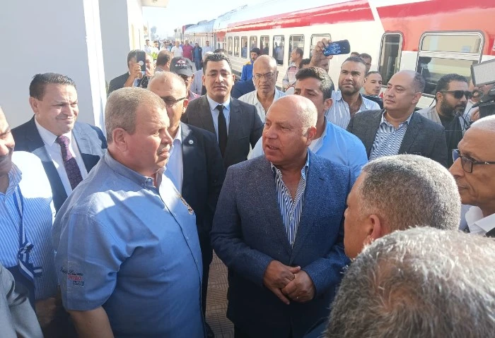 وصول أول قطار ركاب إلى سيناء عبر خط الفردان - بئر العبد (صور) استقبل الفريق مهندس كامل الوزير، نائب رئيس مجلس الوزراء للتنمية الصناعية ووزير النقل، وصول أول قطار ركاب إلى سيناء بعد