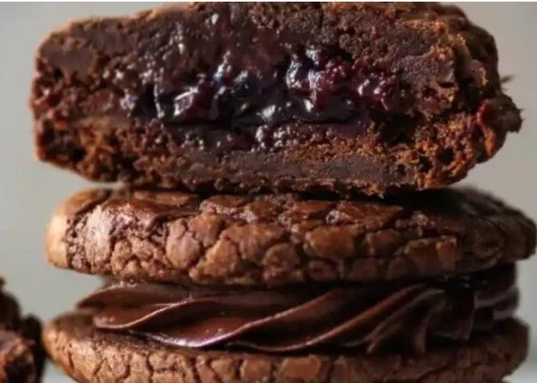 طريقة عمل كوكيز البراونيز بطريقة سهلة وبسيطةتعتبر كوكيز البراونيز من الحلويات الشهية والتي تتمتع بمذاق رائع، فتساءلك الكثير من ربات البيوت عن طريقة عمل كيكة البراونيز بطريقة سهلة و