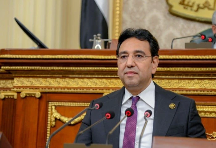 مقرر الاستثمار بالحوار الوطني: رأس الحكمة يدر 50 مليار دولار سنويا لمصر(فيديو) كشف الدكتور أيمن محسب، عضو مجلس النواب، ومقرر لجنة أولويات الاستثمار بالحوار الوطني، عن تفاصيل جديدة