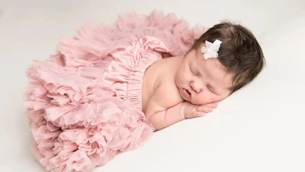 اسماء بنات امريكا.. أشهر أسماء البنات الأمريكيةبمجرد أن تعرف الأم نوع جنينها فتبدأ بالبحث عن مختلف الأسماء على نوع جنينها في مختلف البلدان لتسميته بأفضل اسم بالنسبة لها، وتحديدا سر