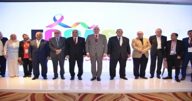 كتب :ماهر بدر حذر أساتذة علاج الأورام، من الإفراط في تناول الوجبات السريعة والمياه الغازية والتعرض المستمر للتلوث، باعتبارهم من الأسباب الأكثر شيوعا في الإصابة بالأورام السرطانية،