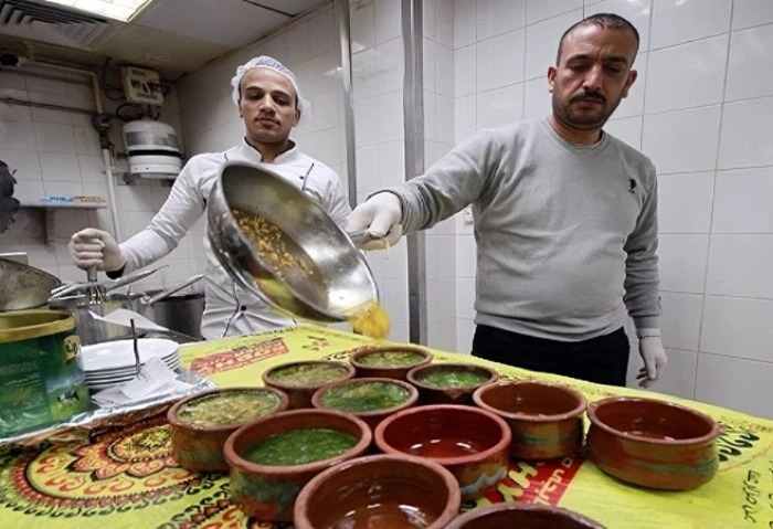 قصة طمع وديون.. كيف تحول صبحي كابر من صاحب ملك إلى كومبارس أثارت أزمة مطعم صبحي كابر الشهير لغزا كبيرا على مواقع التواصل الاجتماعي خلال الأيام القليلة الماضية، وذلك بعد الإشارة إلى