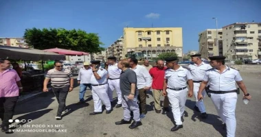 السكرتير العام و شرطة المرافق ببورسعيد يقودون حملة مكبرة لإزالة التعديات و الاشغالات بحي الزهور كتب الصحفى طلعت مرسى إبراهيم تنفيذا لتوجيهات اللواء أركان حرب محب حبشي محافظ بورسعيد