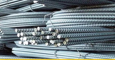 كتب أيمن بحر بين 10-20.. زيادة السولار والبنزين ترفع أسعار نولون الحديد ومواد البناء كشف مصدر مسئول بالغرفة التجارية بالقاهرة عن أن رفع سعر البنزين والسولار اليوم سيكون له تأثير عل