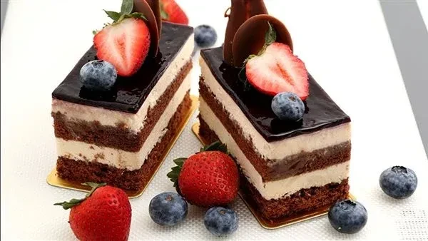 تفسير حلم اكل الجاتوه للمتزوجه ومعنى رؤية الجاتوه في المنامالجاتوه أحد أنواع الحلويات الشهيرة والتي تقوم بإمداد الجسم بالعديد من السكريات ورؤيته في المنام تدل على الحظ الجيد وتحقيق