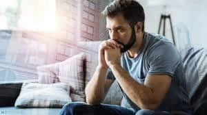 دنيا كدابه كتبه صالح عباس حمزه كلنا بنكدب علي بعض وما في حد فينا بيشيل هم حد لما تكون الدنيا معاي تلاقي الناس كلها وبياي ولما تيجي الدنيا علي ما بلاقي حد فيهم حوالييا صحيح انتي يا 