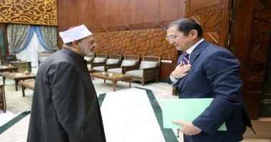 شيخ الأزهر : مستعدون لإنشاء مركز لتعليم اللغة العربية في أوزبكستان تقديرا لعلمائه في حفظ تراث الأمة كتب - محمود الهندي قال فضيلة الإمام الأكبر، إن الأزهر الشريف يعتز بعلاقاته التار