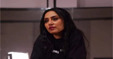 كتبت: سميرة نوح. المطربة أسما نور صوت جديد يضيء سماء الفن.. حوار شامل مع النجمة الصاعدة استطاعت أسما نور بصوتها الشجي وأغانيها المؤثرة، أن تترك بصمة عميقة في قلوب المستمعين، صوتها 