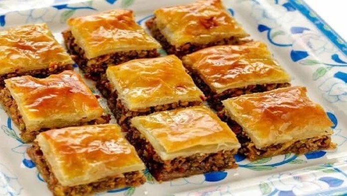 بطريقة سهلة وبسيطة.. طريقة عمل جلاش باللحمة المفرومةطريقة عمل جلاش اللحمة المفرومة.. يعتبر جلاش اللحمة المفرومة من الوصفات الأساسية في العزومات