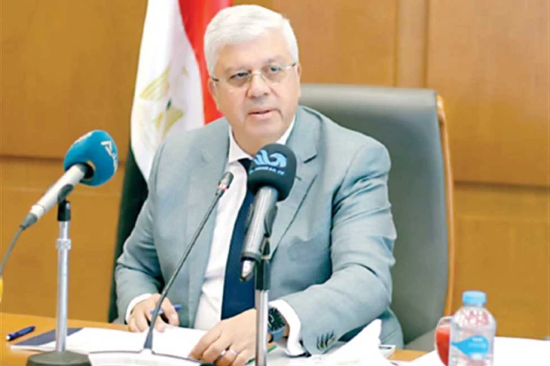 وزير التعليم العالي يوجه بالتنسيق بين المستشفيات الجامعية والصحة لرعاية مصابي جامعة الجلالة وجه الدكتور أيمن عاشور وزير التعليم العالي والبحث العلمي