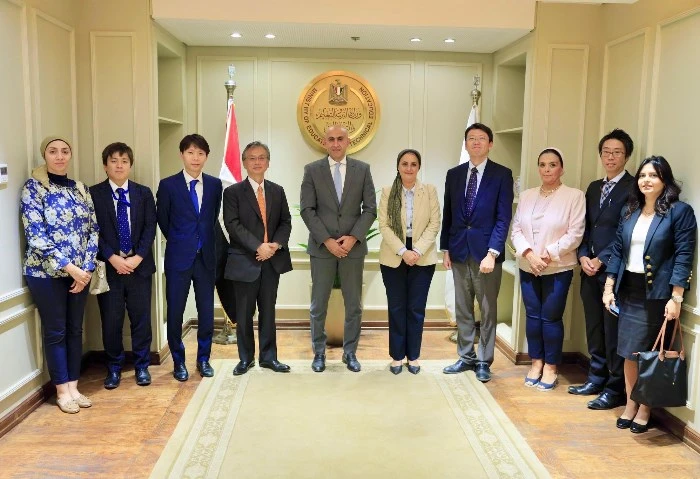 سفير اليابان بالقاهرة: التعليم في مصر يسير بخطوات منهجية ومميزة أشاد أوكا هيروشى سفير دولة اليابان، بالإنجازات في مجال التعليم قبل الجامعي في مصر، بالإضافة إلى جهود الوزير محمد عبد