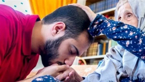 تفسير رؤية تقبيل يد الأم في المنام للعزباءلأن الأحلام هو هذا المجال الذي يشغل العديد على سبيل التسلية أو حتى على سبيل العلم لأن الأحلام ليست بخرافات بل العكس هو علم ولكن أصوله ليست