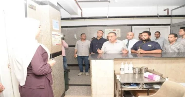 أسيوط سيد زعزوع محافظ أسيوط يتفقد مستشفى الإيمان العام في جولة ليلية مفاجئة تفقد اللواء دكتور هشام أبوالنصر محافظ أسيوط خلال جولة ليلية مفاجئة