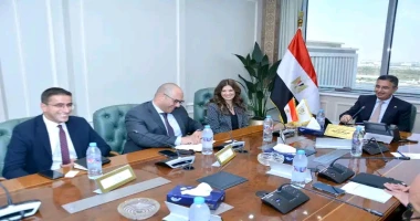 كتب - محمود الهندي عقد الدكتور شريف فاروق، وزير التموين والتجارة الداخلية، اجتماعا موسعا مع شركة مايكروسوفت العالمية، لبحث سبل التعاون المشترك في مجالات التحول الرقمي وتكامل قواعد 