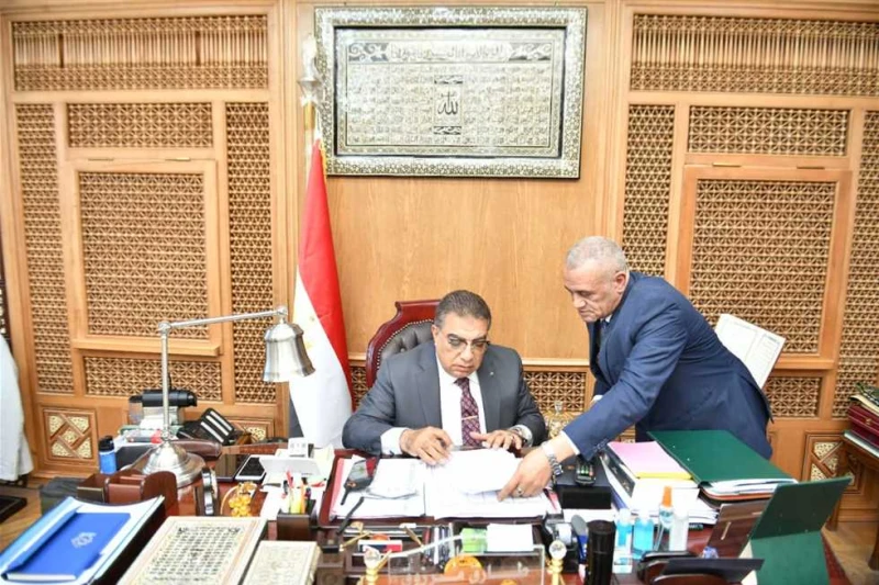 محافظ الدقهلية يعتمد ترقية 26 ألف معلم وأخصائي بمديرية التربية والتعليم اعتمد اللواء طارق مرزوق، محافظ الدقهلية، ترقية أعضاء هيئة التعليم شاغلي وظائف