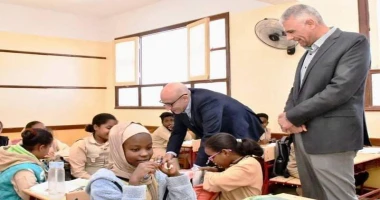 متابعة سيد زعزوع وزير التربية والتعليم ومحافظ أسوان يتفقدان عددا من مدارس النوبة لمتابعة انضباط العملية التعليمية فى إطار حرصه على المتابعة الميدانية لانتظام وانضباط العملية التعلي