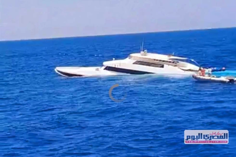 اللنش الغارق ب البحر الأحمر.. أفاق عربية تكشف جنسيات السائحين الناجين كشفت التحقيقات الأولية في حادث غرق اللنش السياحي سي ستوري بمرسى علم جنوب البحر الأحمر اليوم الاثنين، أن اللنش