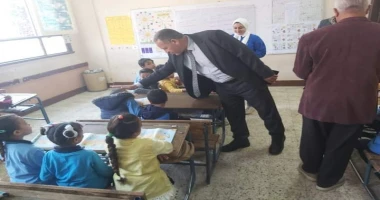 اسيوط سيد زعزوع وكيل وزارة التربية والتعليم يتفقد بعض المدارس بمركز أسيوط للاطمئنان على العملية التعليمية كلف اللواء دكتور هشام أبوالنصر محافظ أسيوط؛