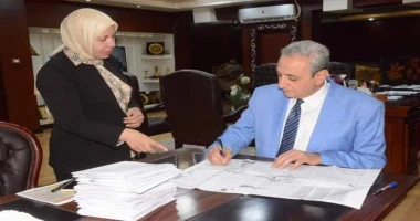 كتبمحمود شتا محافظ الغربية يعتمد الاحوزه العمرانية لعدد 43 قرية و278عزبةبمراكز ومدن المحافظة محافظ الغربية : الغربية تقترب من إنهاء ملف الأحوزة العمرانية للعزب والقرى أعتمد اللواء