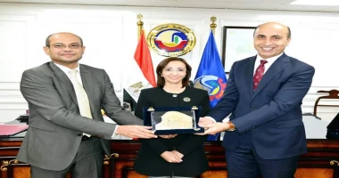 كتب - محمود الهندي البورصة المصرية تعقد النسخة الثامنة لمؤتمر البورصة للتنمية بالبحيرة بحضور المحافظ عقدت البورصة المصرية النسخة الثامنة من مؤتمر