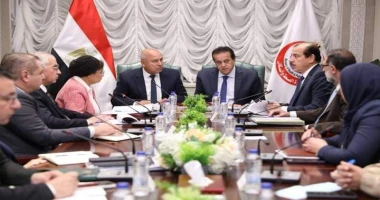 متابعة سيد زعزوع وزيرا الصحة والنقل يتابعون تطورات منظومة الألبان الصناعية شبيهة لبن الأم والألبان العلاجية عقدا الدكتور خالد عبدالغفار والفريق مهندس كامل الوزير، نائبا رئيس مجلس ا