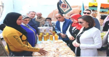 حضور دجاكلين عازر محافظ البحيرة ..معرض الأسر المنتجة فى نادى القوات المسلحة بحضور معالى المستشار العسكري كتب حماده القط حضور دجاكلين عازر محافظ