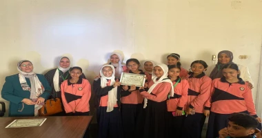 كتبت أمل عبد الرحيم تنفيذا لجهود الدولة في تعزيز الوعي البيئي لدى طلاب المدارس وبث الفكر في أهمية الحفاظ على البيئة الخضراء المستدامة ومواجهة المشكلات البيئية، وفي إطار توجيهات الل