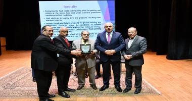 كتبت أمل عبد الرحيم شهد الدكتور ناصر مندور رئيس جامعة قناة السويس فعاليات الجلسة الإفتتاحية للمنتدى الدولي سد فجوات استدامة الثروة الحيوانية والذي تحتضنه جامعة قناة السويس خلال الف