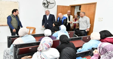 كتبت أمل عبد الرحيم شهد الدكتور ناصر مندور، رئيس جامعة قناة السويس، مناقشة رسالة الدكتوراه المقدمة من الباحثة الصينية هوانغ يو فانغ، بقسم اللغة العربية وآدابها بكلية الآداب والعلوم