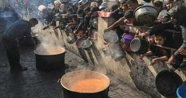 متابعة سيد زعزوع المجاعة تخيم على سكان قطاع غزة.. وتحذيرات من موت عشرات الآلاف حذر تقرير أعد بدعم من الأمم المتحدة، من أن شبح المجاعة يخيم على مناطق