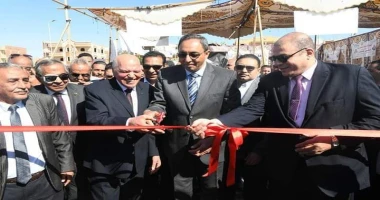 قنا ممدوح السنبسي محافظ قنا ونقيب المعلمين يضعان حجر الأساس لنادي المعلمين بمدينة قنا الجديدة وضع الدكتور خالد عبدالحليم، محافظ قنا، وخلف الزناتي نقيب المعلمين ورئيس إتحاد المعلمين