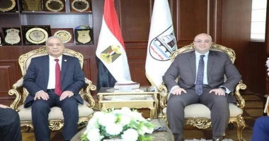 كتب -حمدى صابر محافظ بني سويف يستقبل رئيس هيئة النيابة الإدارية استقبل الدكتور محمد هانى غنيم محافظ بنى سويف ،بمكتبه، المستشار عبدالراضي صديق رئيس هيئة النيابة الإدارية ،وذلك في بد