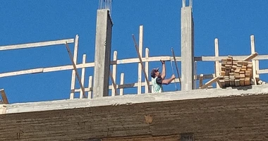 كتبت أمل عبد الرحيم تنفيذا لتوجيهات اللواء طيار أ.ح أكرم محمد جلال محافظ الإسماعيلية، لكافة الوحدات المحلية بضرورة التصدي الحاسم لكافة أشكال التعدي على أراضي أملاك الدولة والبناء د