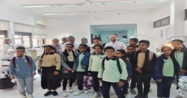 كتبت أمل عبد الرحيم تحت رعاية الدكتور ناصر مندور، رئيس جامعة قناة السويس، الذي أكد أهمية دور الجامعة في نشر الوعي الصحي بين طلاب المدارس وتعزيز الثقافة الصحية منذ الصغر، وبإشراف عا